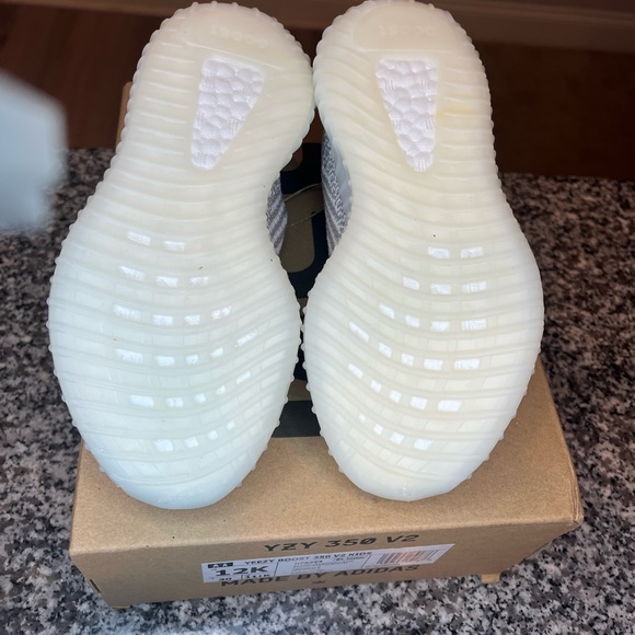 Yeezys (youth) - Picture 5 of 8